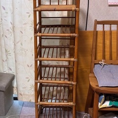 籐のラックの画像