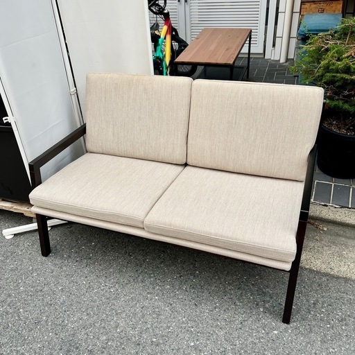 【倉庫保管】 カリモク karimoku WE3202D281 2人掛けソファ 2Pソファ 木製フレーム ファブリックソファ 国産家具 リビングソファ 北欧風ソファ ナチュラル家具 高級ソファ モダンソファ ミッドセンチュリー インテリア家具 中古家具 美品ソファ 検）カリモク60