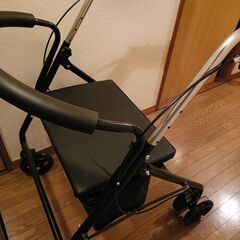 シルバーカー（ほぼ新品）の画像