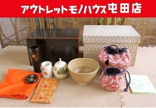 茶道具 黒面朱茶箱 表完作 茶碗 与し三 山羊花卉文錦 仕覆 茶筅筒 香合