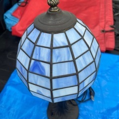 青い傘のスタンドライト中古品の画像