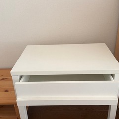 美品✴︎イケアIKEA 引き出し付サイドテーブルの画像
