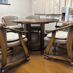 ダイニングテーブル(椅子4脚付き)の画像