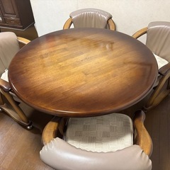 ダイニングテーブル(椅子4脚付き)の画像