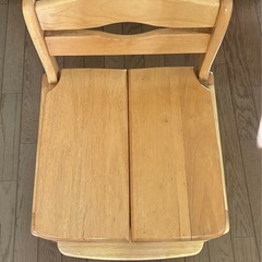 木製イスの画像