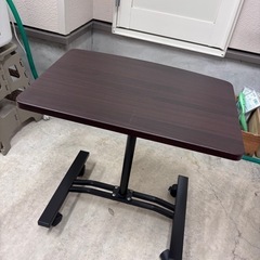 キャスター付きテーブル 高さ調節可能の画像