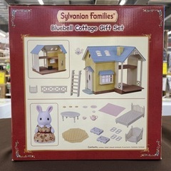 【ジャングルジャングル岸和田和泉インター店】シルバニアファミリー ブルーベルコテージギフトセット 未使用品 女の子 海外版 玩具 おもちゃ ホビー 人形 和泉市 堺市 岸和田市 泉大津市 高石市 泉北郡熊取町の画像
