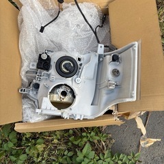 ハイエース 3型 ヘッドライト右のみの画像