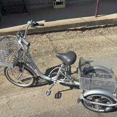 大人用三輪自転車の画像