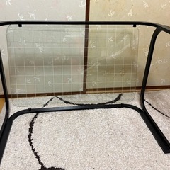 ガラステーブルの画像