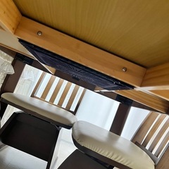 ダイニングテーブル＆回転チェア4脚の画像