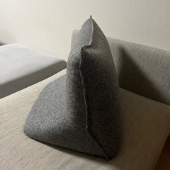 置き型　背もたれクッション　グレーの画像