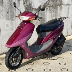 大人気セール‼️安心の前後タイヤ新品✨️ドライブベルト新品✨️バッテリー充電済み🔋嬉しいシート張り替え♪オイル満タン補充済み🈵オイル交換不要⭕️継ぎ足しだけで🆗2サイクルでパワフルな走り💨AF30 タクト✴の画像