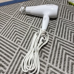 【決まりました】1500w 強力ドライヤー(早くに処分予定。ご連絡は早めにお願いします。)の画像