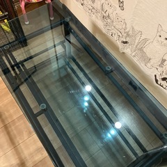 ガラステーブルの画像