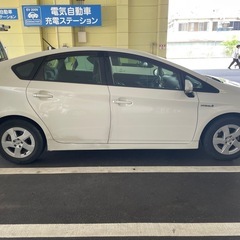 コミコミ価格！プリウス白　車検ありの画像