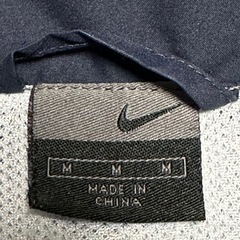 NIKE ウィンドブレーカーの画像