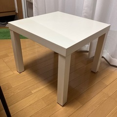 IKEA   白色ミニテーブル　中古品
の画像