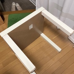 IKEA   白色ミニテーブル　中古品
の画像