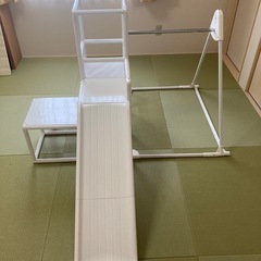 ブランコ付きジャングルジムの画像