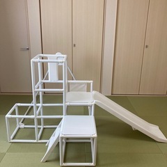ブランコ付きジャングルジムの画像