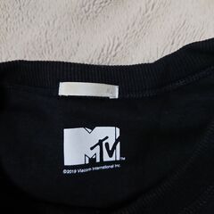 ②　GU × MTV ブラック スウェット トレーナー 　サイズXL　の画像