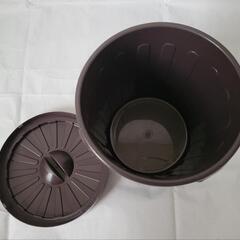 🗑️小さいゴミ箱の画像
