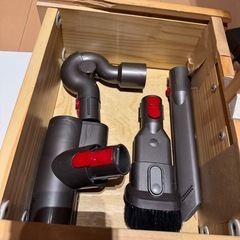 🌀【無料】Dyson V8 Fluffy 差し上げます✨（スタンド付き）の画像