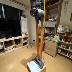 🌀【無料】Dyson V8 Fluffy 差し上げます✨（スタンド付き）の画像