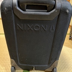 Nixonキャリーケース2輪の画像