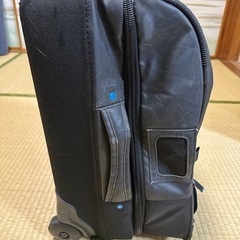 Nixonキャリーケース2輪の画像