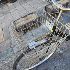 『ＳＡＬＥ　３０％』　ママチャリ　２７インチ　ライト　カゴ　付き　緑　配達可能の画像