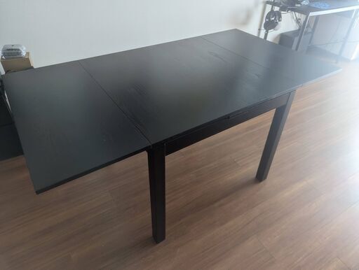 IKEAの伸縮式テーブル（90×90～170×90）