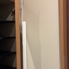 ドアにかけられる鏡の画像