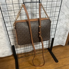 マイケルコース　JET SET ITEM クロスボディ ラージ  の画像