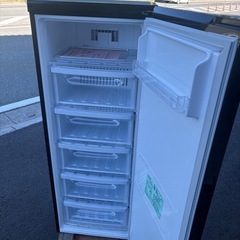 ■中古品 三菱ノンフロン冷凍庫 MF-U14G-B1 2022年 480ｘ586ｘ1291ｍｍ 冷凍ストッカー 動作問題なし 厨房 脚１個破損■の画像