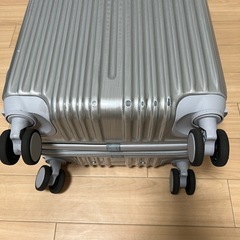 飛行機内スーツケース
の画像