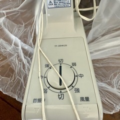 TOSHIBA 壁掛け扇風機　2022年製の画像