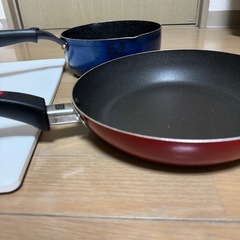 フライパン、まな板の画像