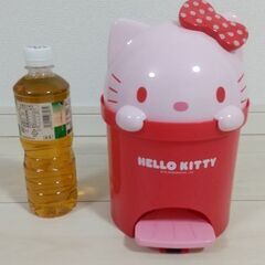 キティちゃん物入れの画像