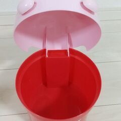 キティちゃん物入れの画像
