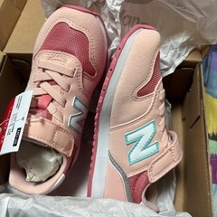 ニューバランス　キッズ　スニーカー　17cm 女の子の画像