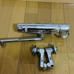 ホワイト シャワーヘッド 温度調整機能付きの画像