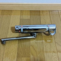 ホワイト シャワーヘッド 温度調整機能付きの画像