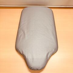 折りたたみアイロン台（幅69×奥行36.5×高さ30cm）の画像