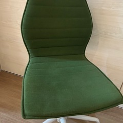 緑のデスクチェアの画像