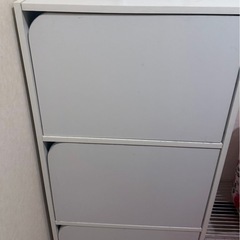 ニトリ　扉付き３段カラーボックスの画像