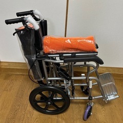 新品未使用　　車椅子
の画像