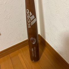 木製バット アディダス ハードメイプル 茶色 約830gの画像