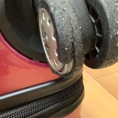 大きいスーツケースの画像